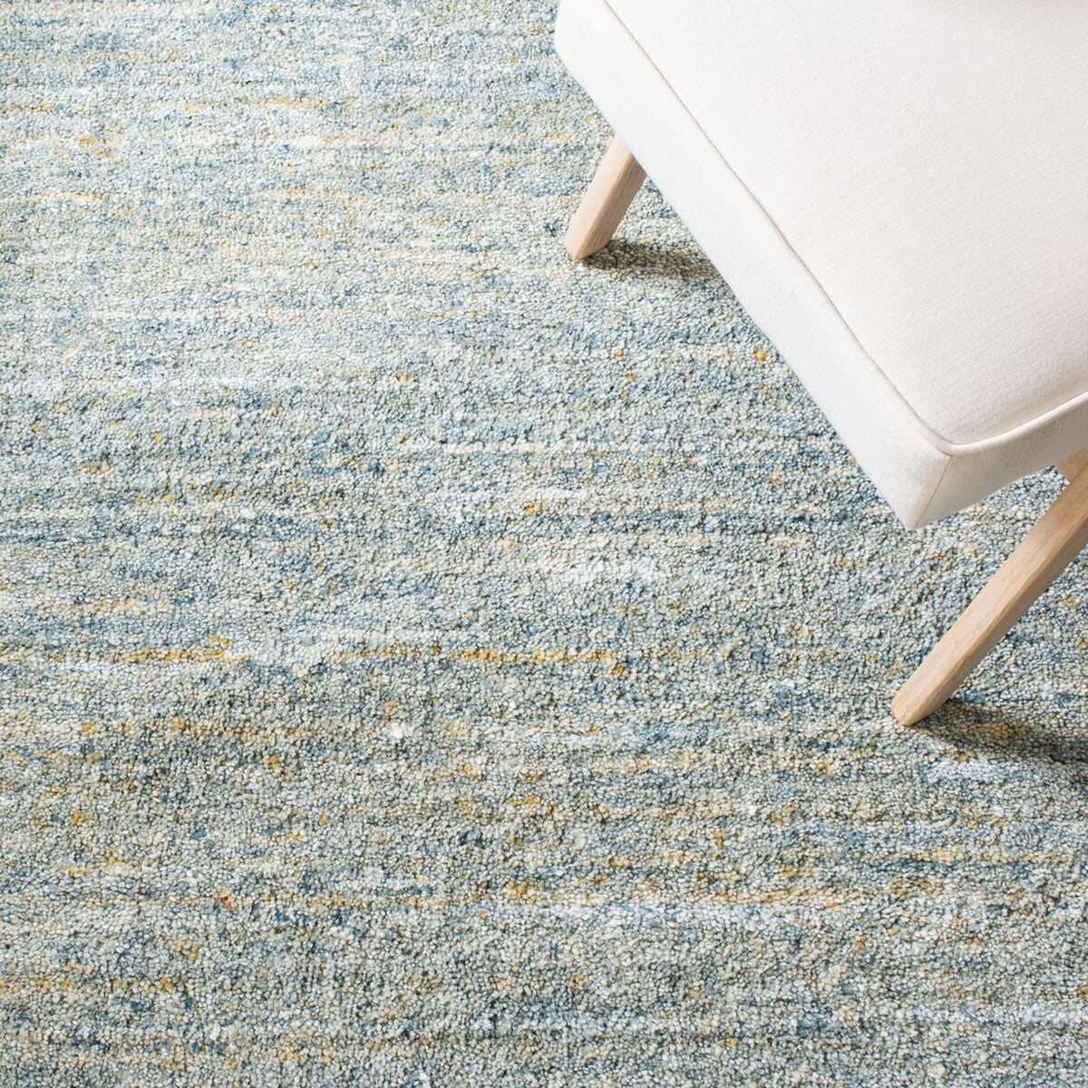 Luxurious Himalayan Hand - Tufted Area Rug Crafted from an 85% Wool and 15% Cotton Blend with an Elegant Indian Design