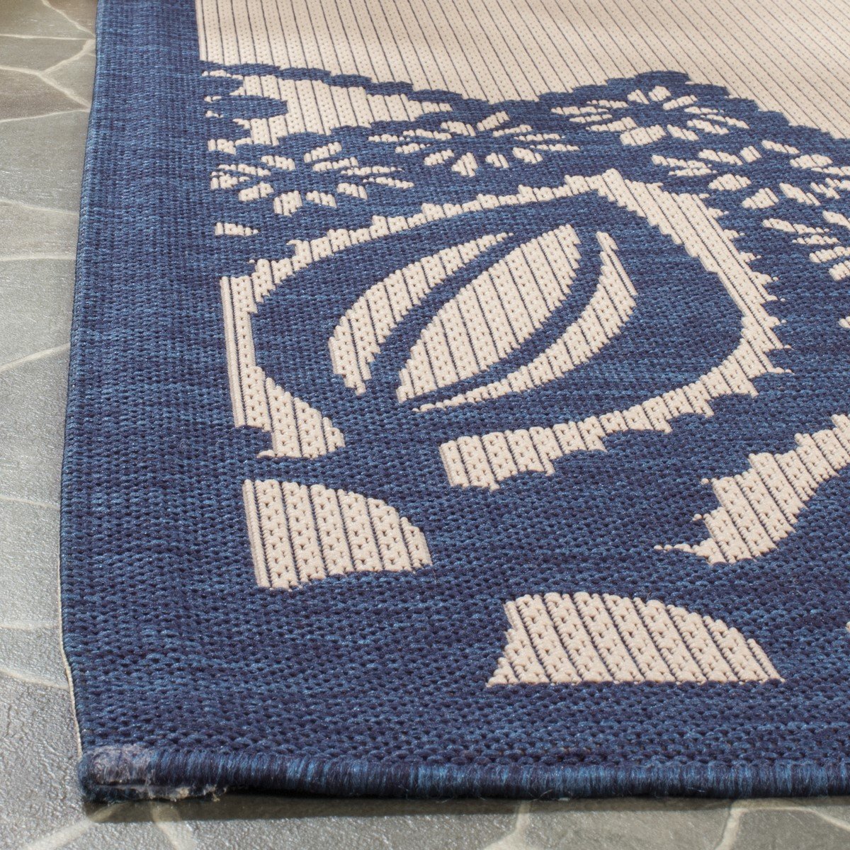 Safavieh Courtyard Exquisite Power - Loomed Polypropylene Rug for Both Indoor and Outdoor Use with a Durable and Attractive Design