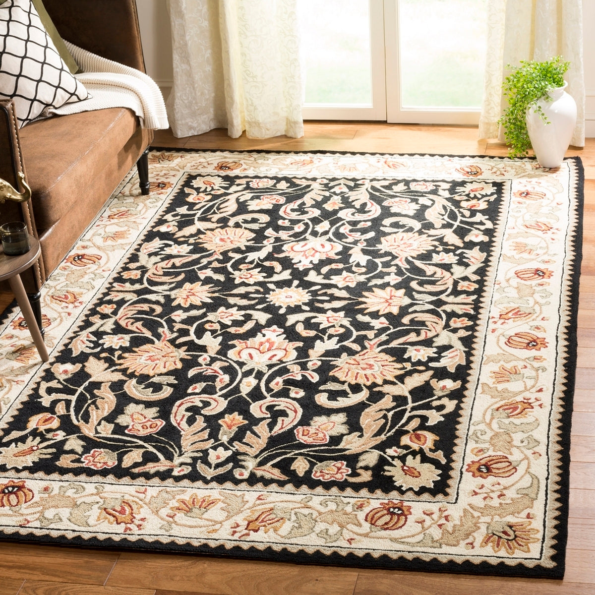 Easy-to-Care Gentry Hand-Hooked Polypropylene Floor Rug - A Durable and Stylish Decorative Solution for Every Space