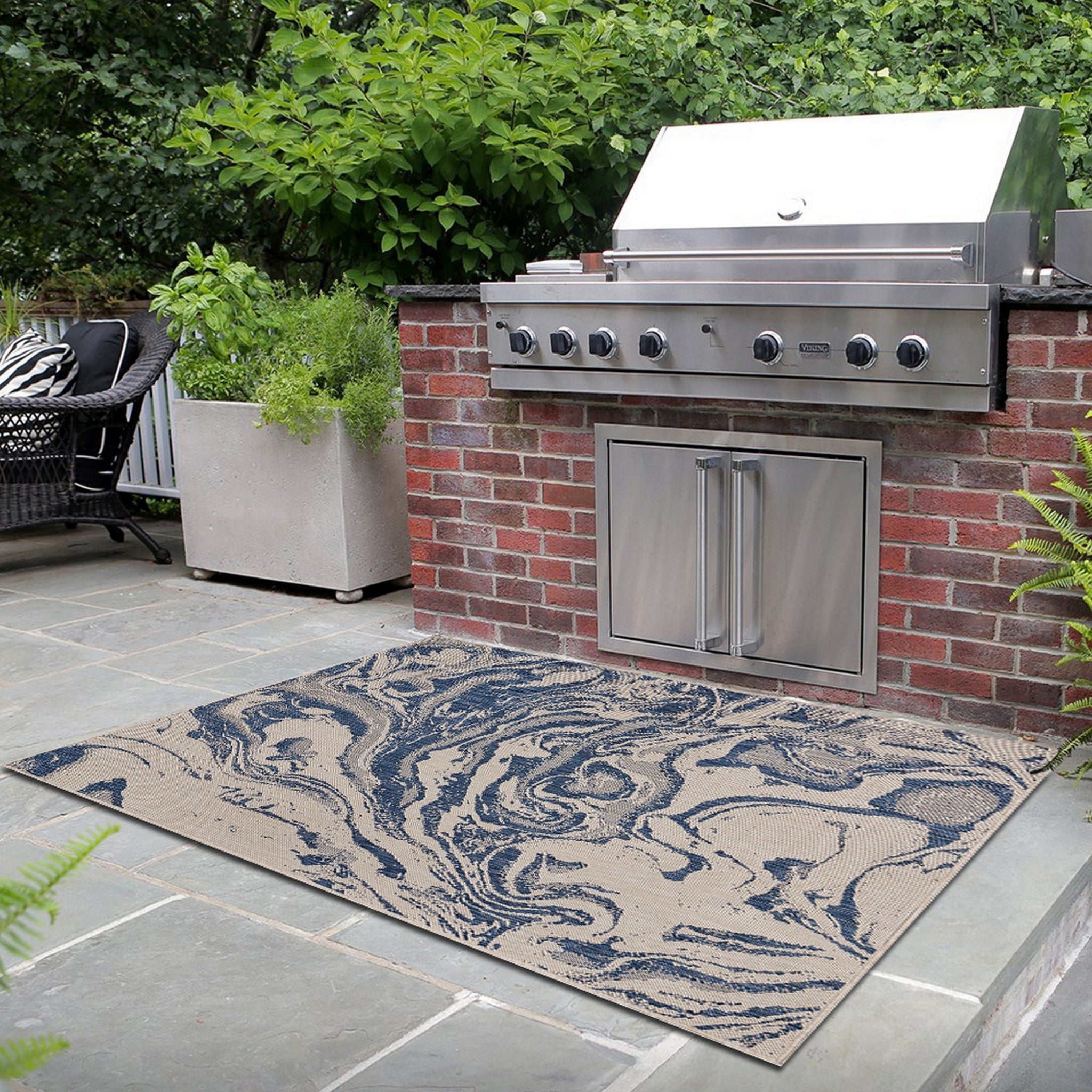 Luxurious Indoor-Outdoor Blue and Gray Area Rug for Elegant Spaces