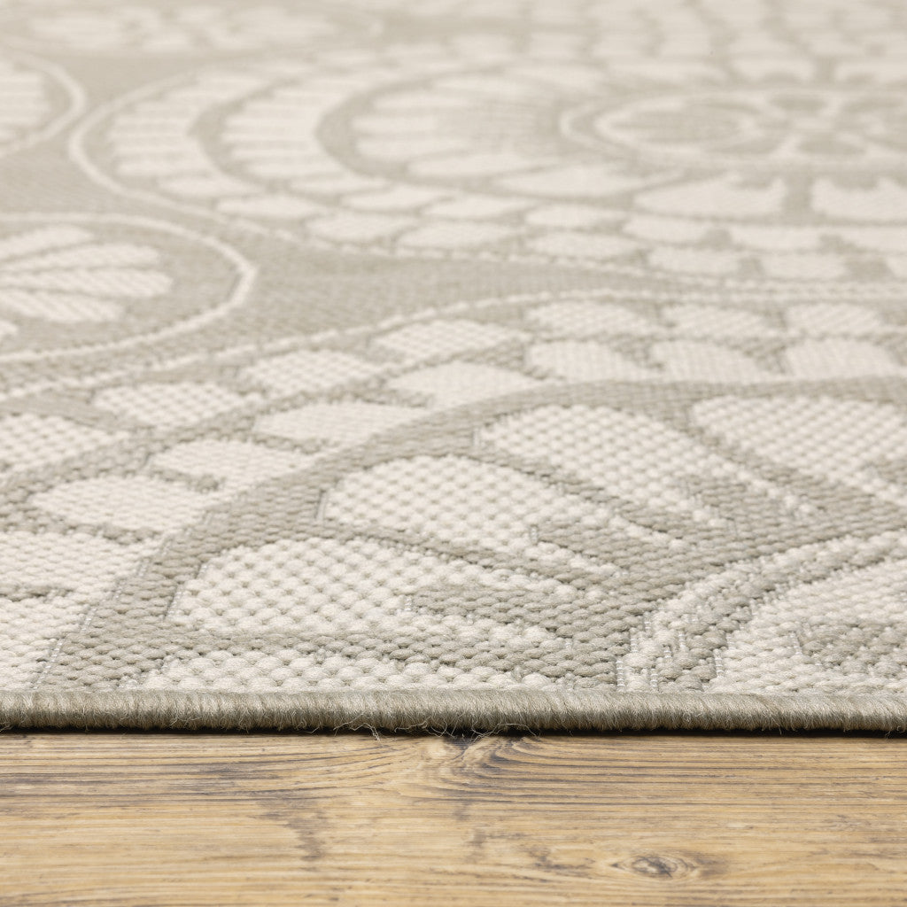 Indoor and Outdoor Polypropylene Geometric Area Rug with Stain-Resistant Feature in Gray and Ivory Design for Various Versatile Spaces