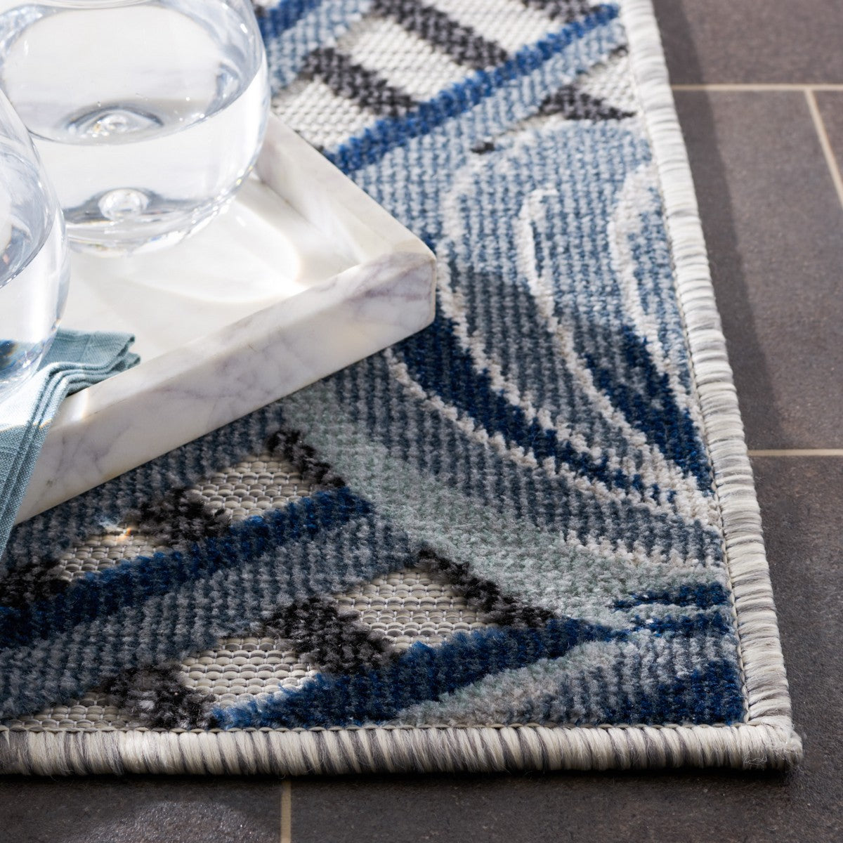 High - Quality Outdoor Cabana 400 Power - Loomed Rug Crafted from 100% Polypropylene for All - Weather Durability
