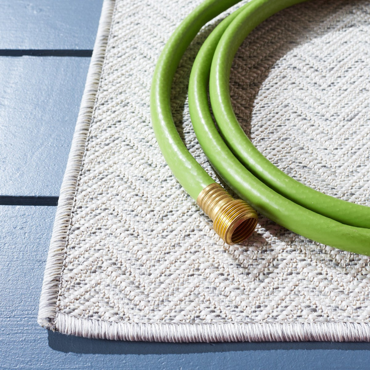Stylish Indoor and Outdoor Hampton Power Loomed Polypropylene Area Rug - Ideal for Any Space