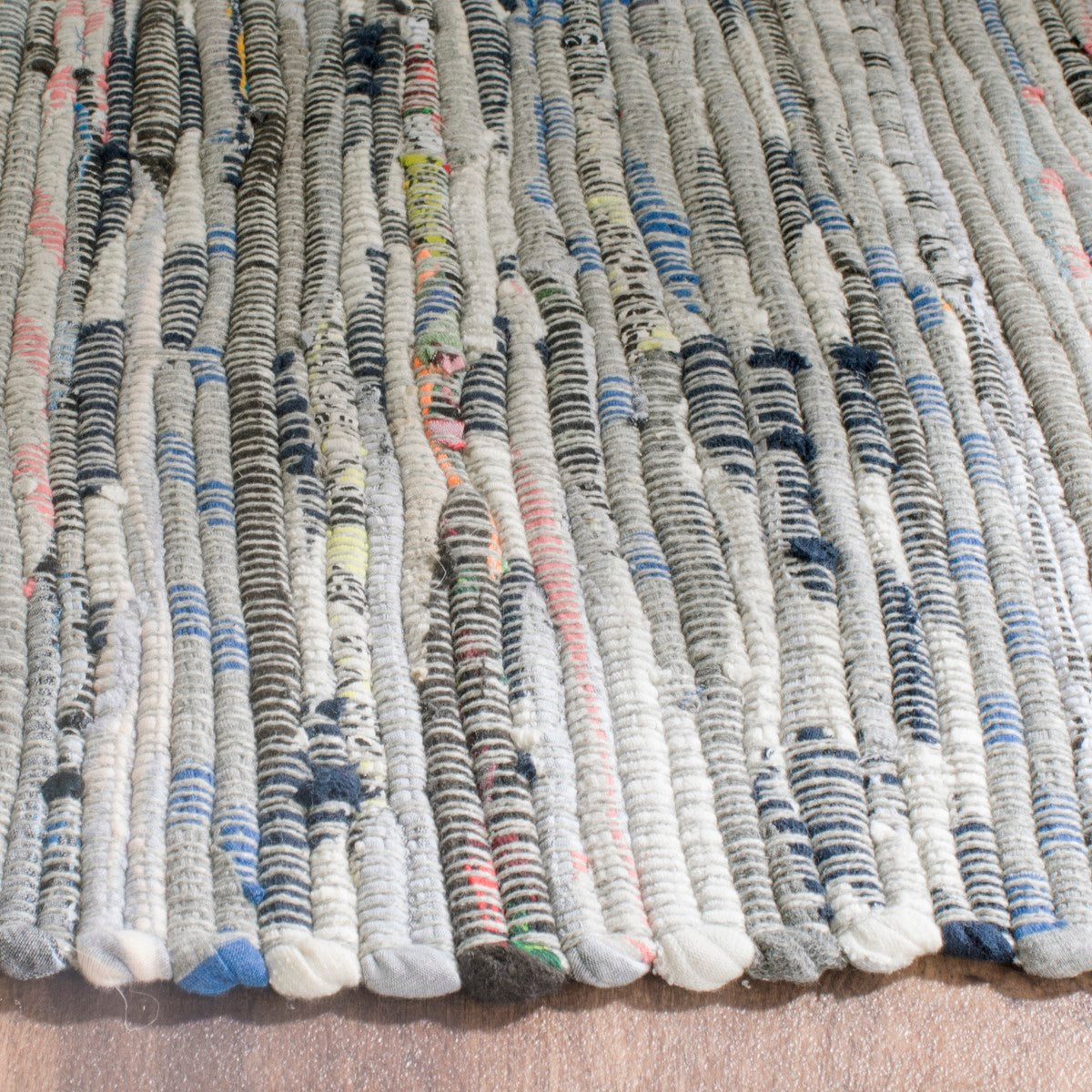 Chic Hand-Woven Cotton Pile Rag Rug: Colorful Artisanal Design for Casual Areas