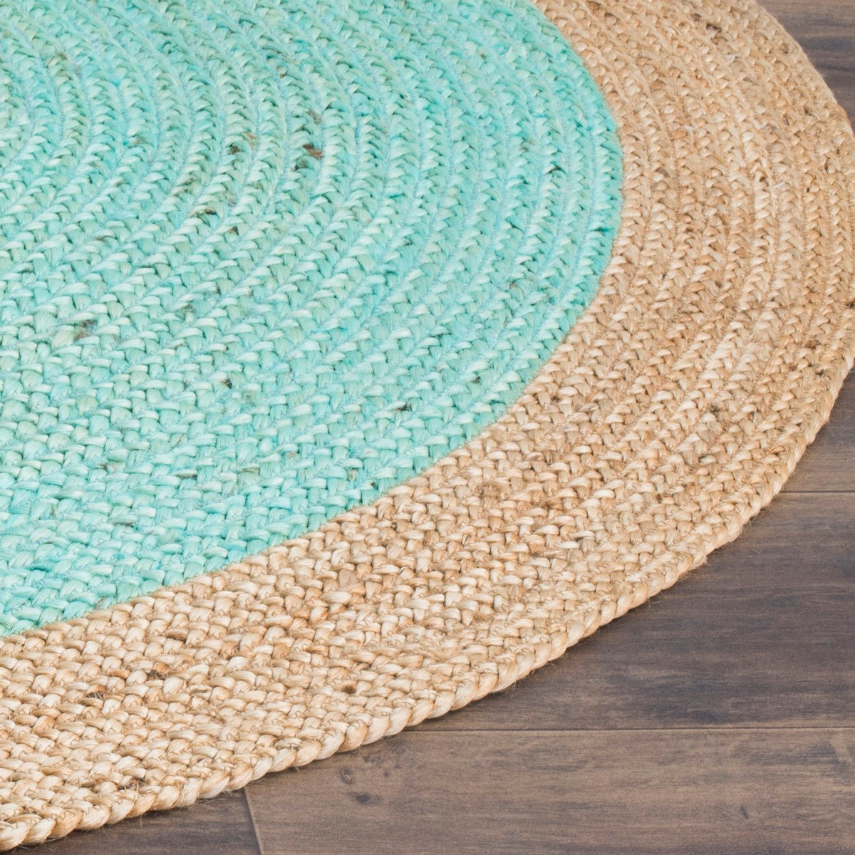 Stylish Natural Hand-Woven Coastal Round Rug Made of Soft and Sustainable Jute for Both Beach House and City Living