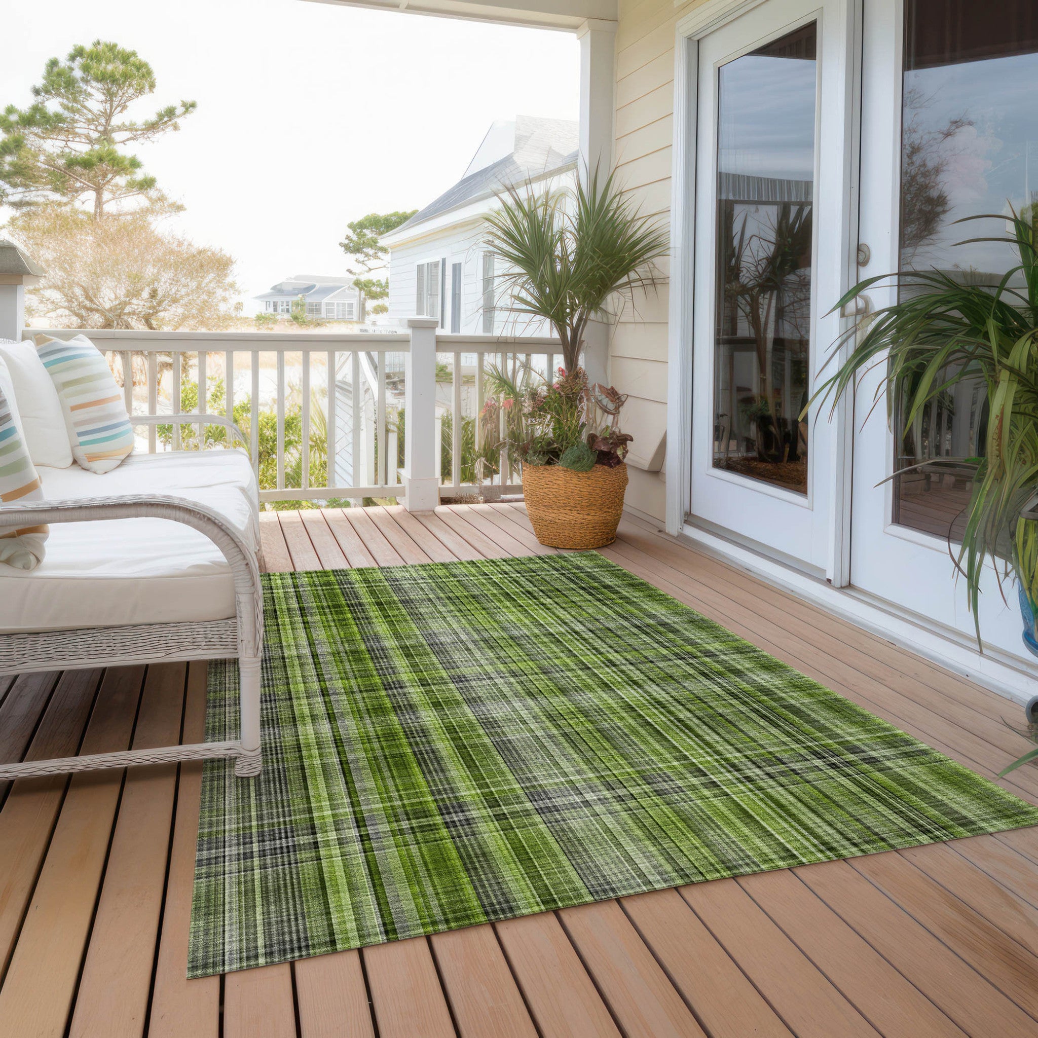 Stylish and Practical Washable Polyester Plaid Indoor-Outdoor Non-Skid and Stain-Resistant Area Rug Ideal for Homes with Pets