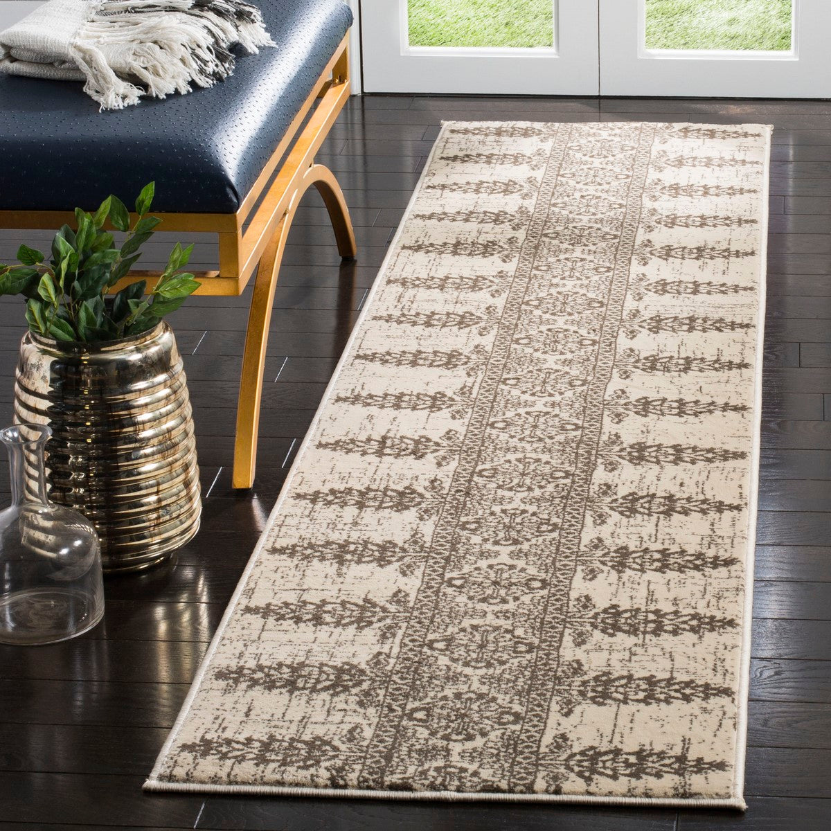 Safavieh Evoke Frieze Rug: Soft, Stylish, Low - Maintenance for Every Space