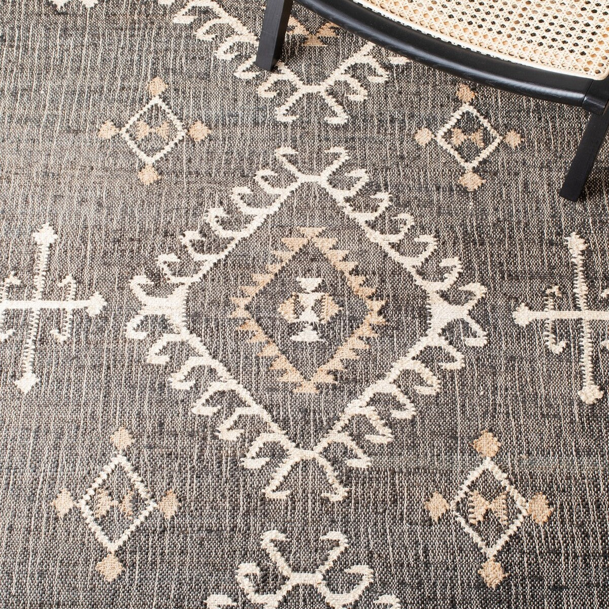 Eco-Friendly Indian-Made Kilim Jute Pile Rug with Stylish Flat Weave Design
