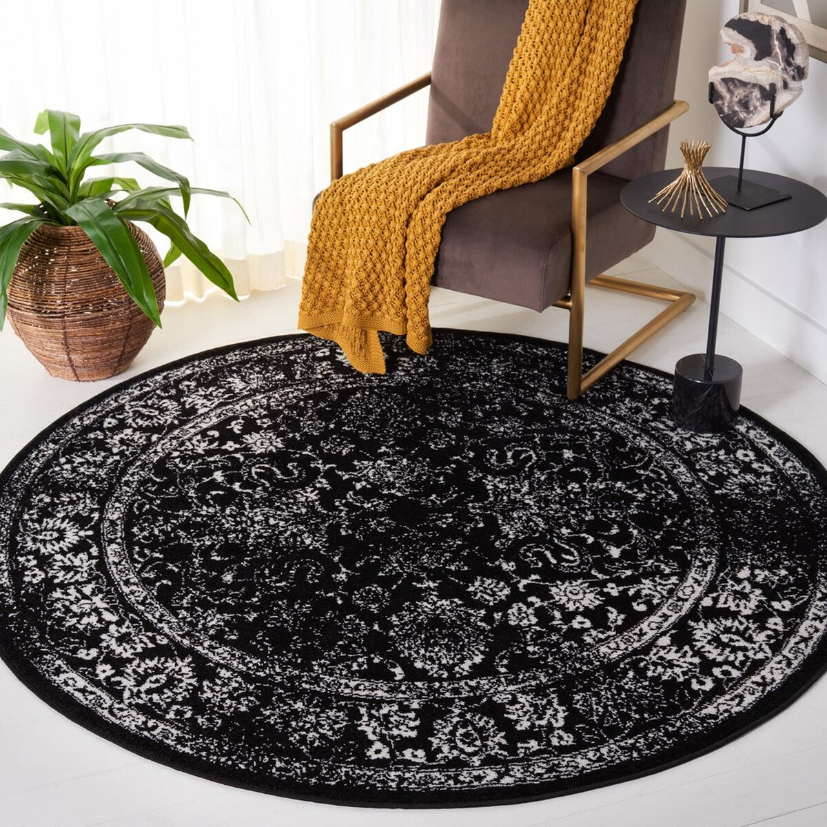 Stylish Adirondack Area Rug - 55% Polypropylene & Jute Blend for Contemporary Homes