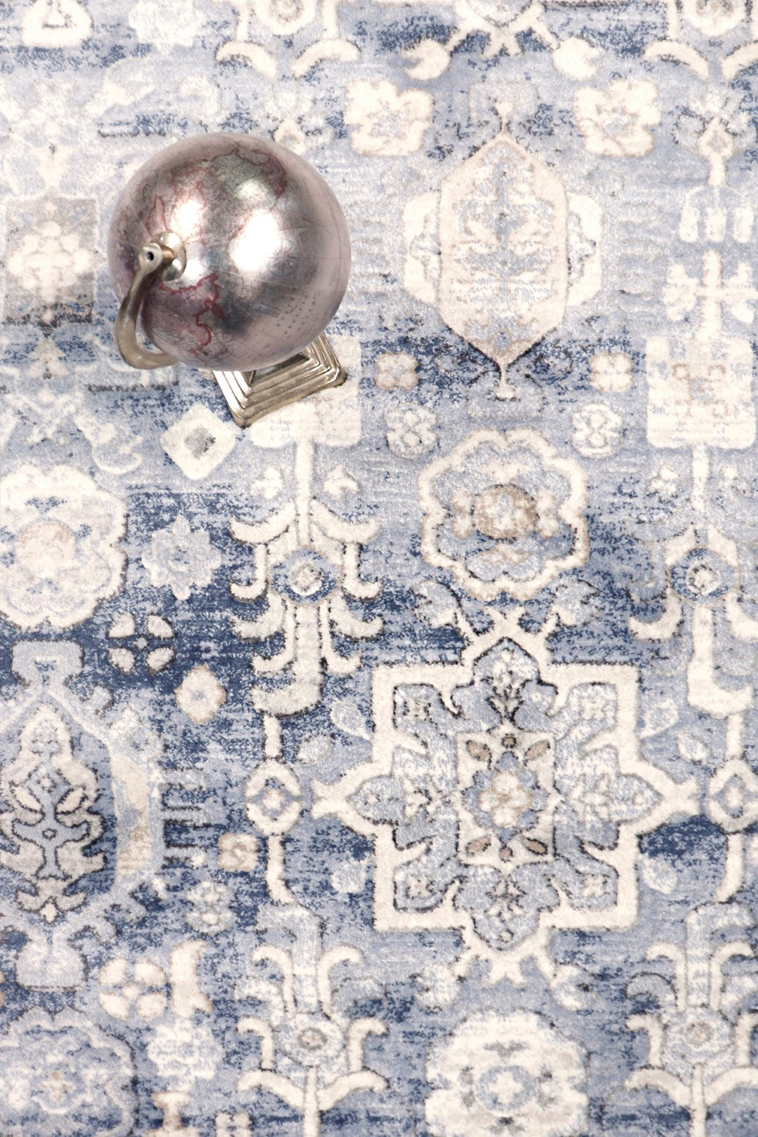 Amadeus Design Ultra-Luxurious Power Loomed Area Rug Featuring a Stunning Blend of Traditional Style and Modern Elegance
