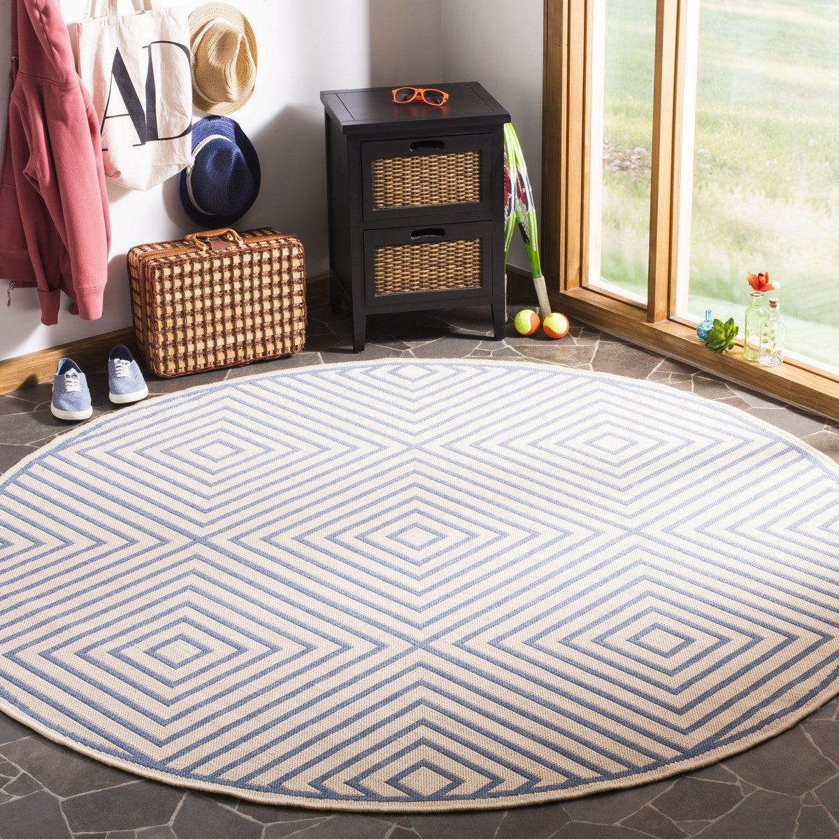 Linden Indoor/Outdoor Power-Loomed Polypropylene Rug - Ideal for Durable and Stylish Living Environments
