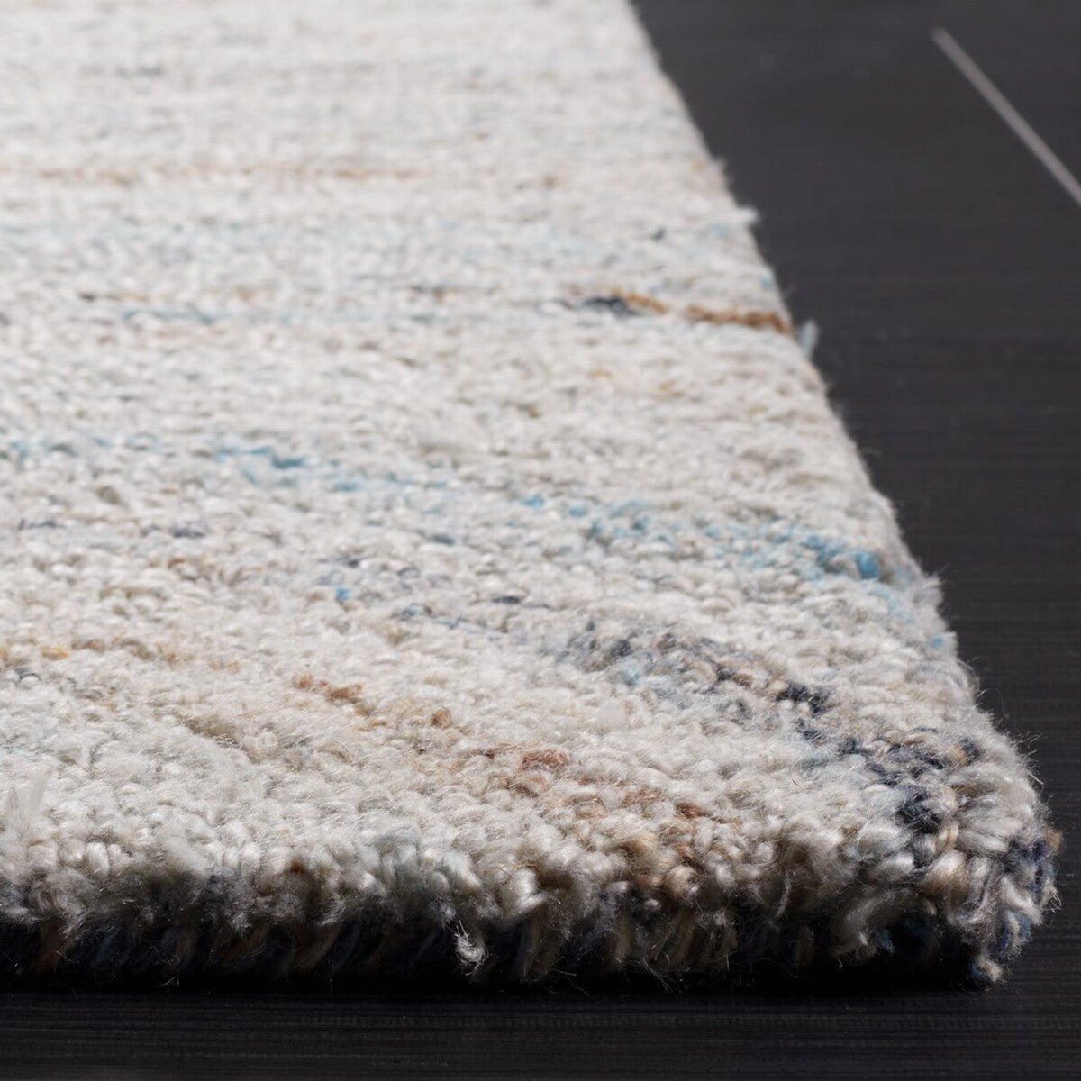 Luxurious Hand-Tufted Abstract Contemporary Rug with Polyester-Wool Blend