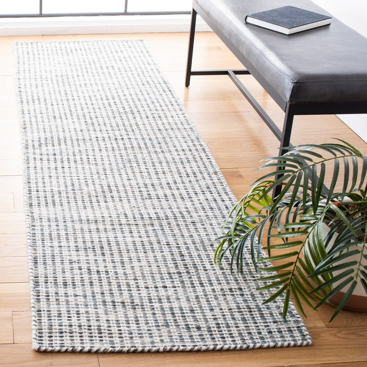 Vermont Luxury Hand-Tufted Wool and Cotton Area Rug - Offering Sumptuous Comfort and Elegant Style for Every Home Decor Setting