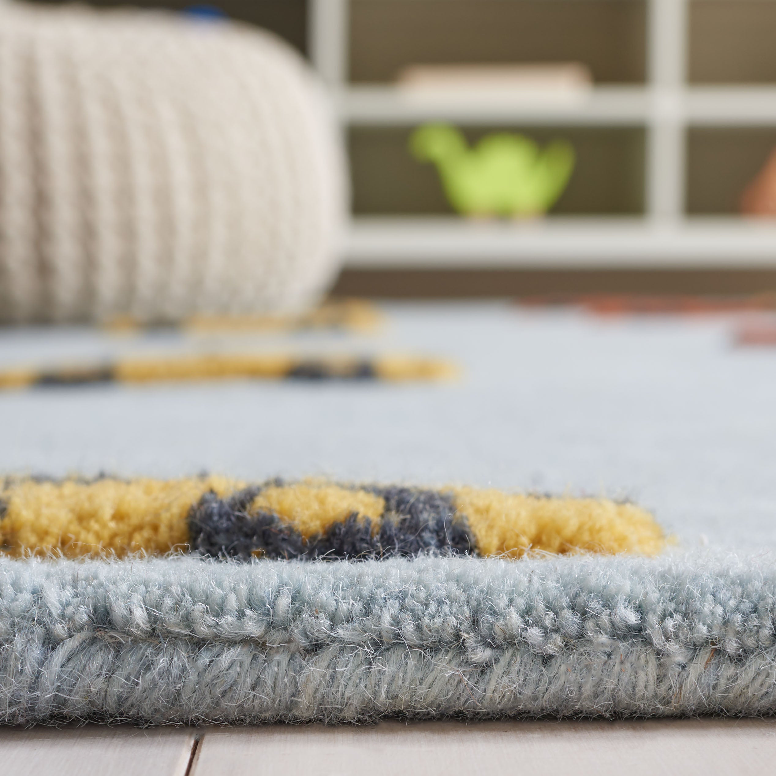 Safavieh Children's Hand-Tufted Wool Area Rug - Soft, Fashionable, and Ideal for Play Areas and Bedrooms in Kids' Spaces