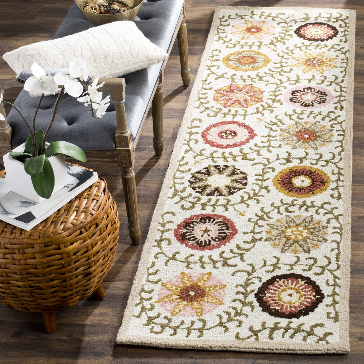 Stylish Hand - Woven 100% Wool Rug with Bold Modern Chintz Motifs for Trendy Interiors