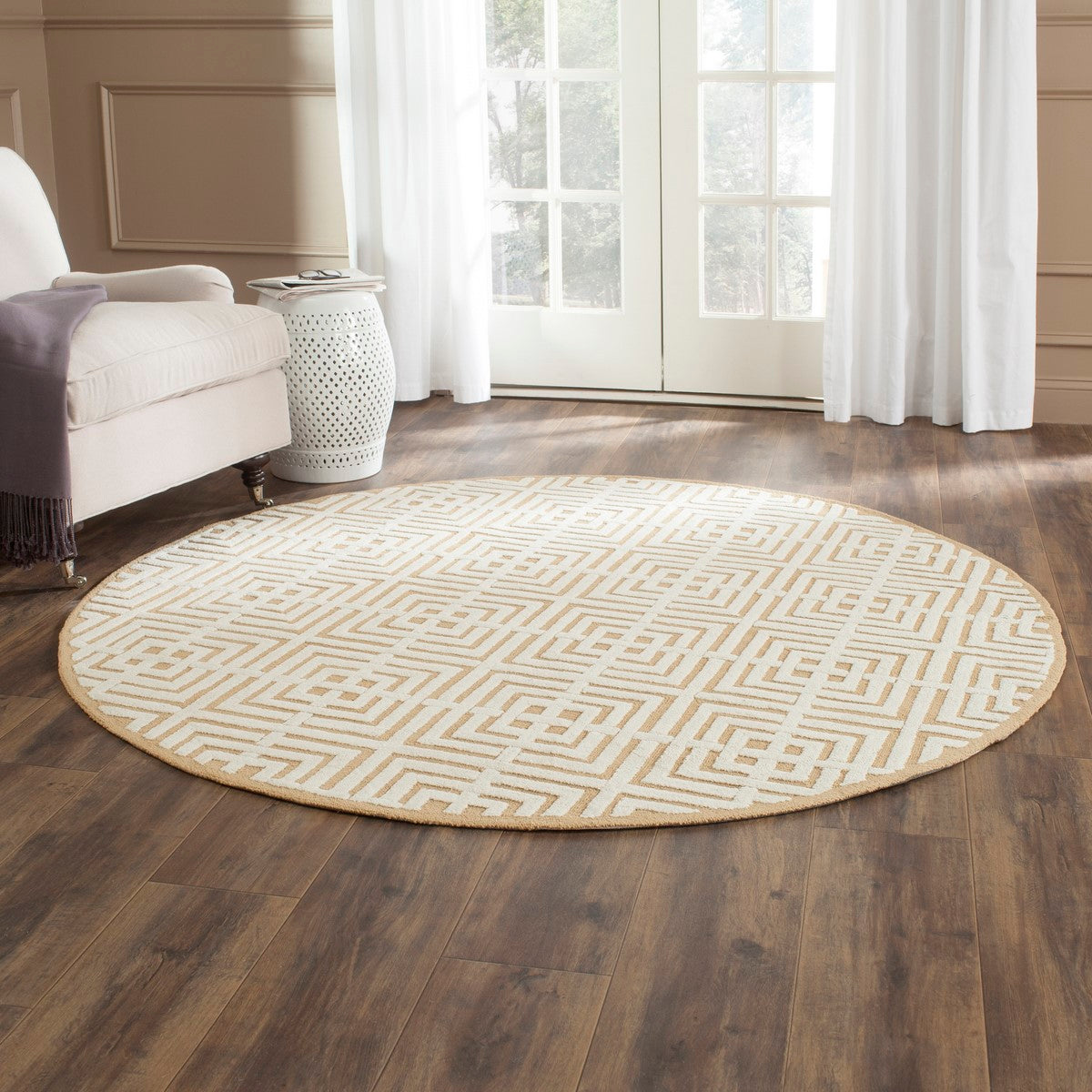 Safavieh Newport Hand-Hooked Rug: Elegant Transitional Style with Vivid Colors for Home