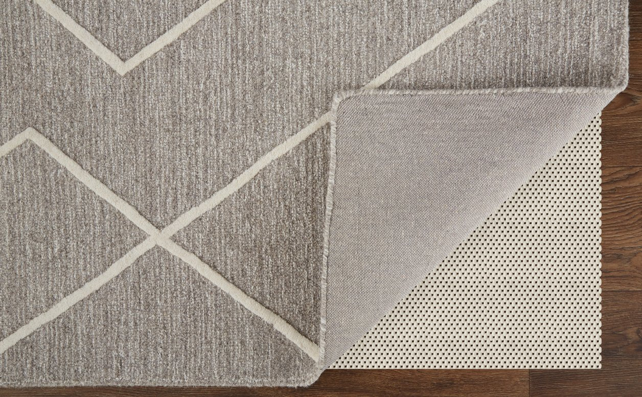 Exquisite Hand-Tufted Wool Rug with Stunning Abstract Design for Elegant Spaces