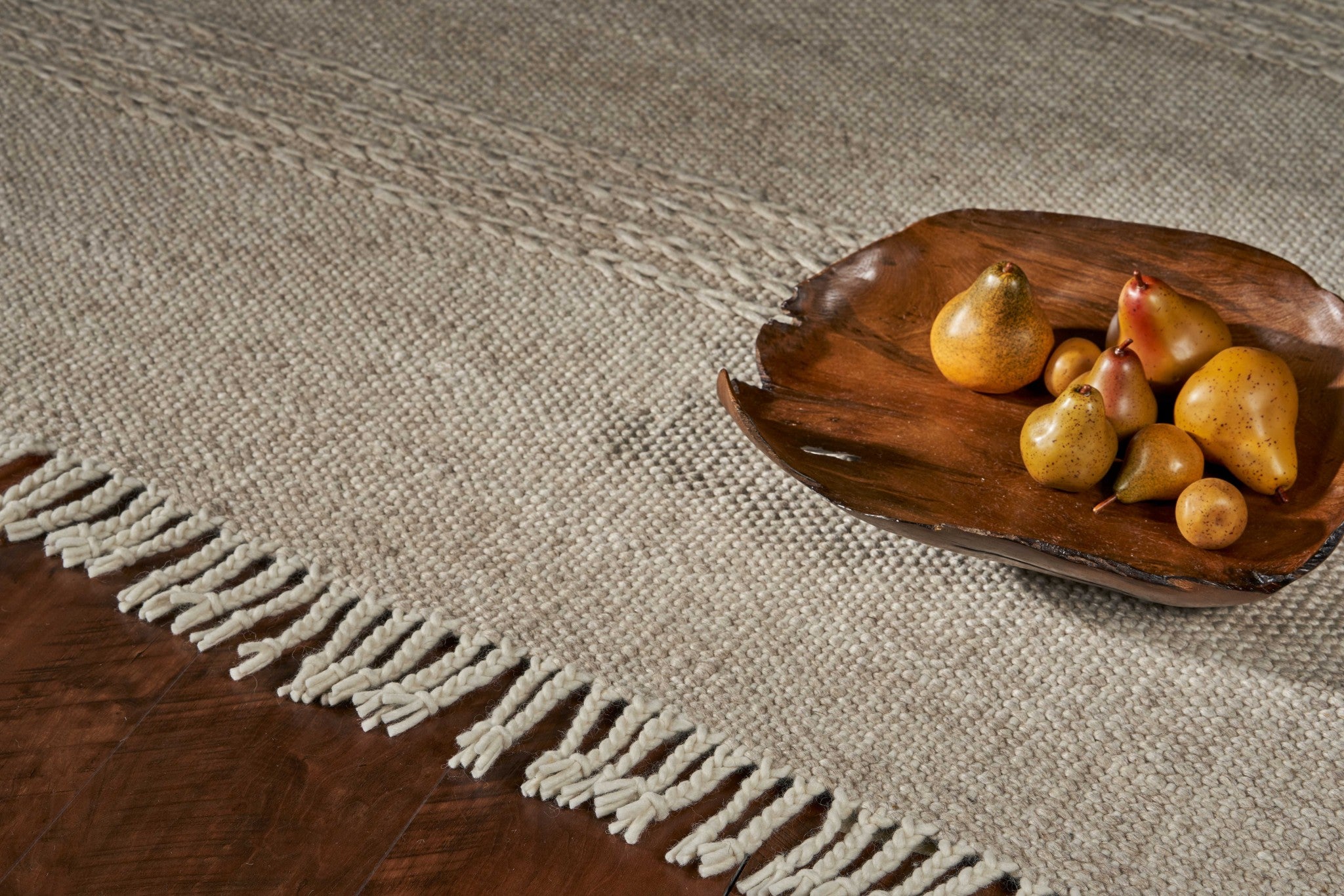 Exquisite Hand-Woven Natural Cable Knit Area Rug with Elegant and Contemporary Design for Enhancing Home Decor