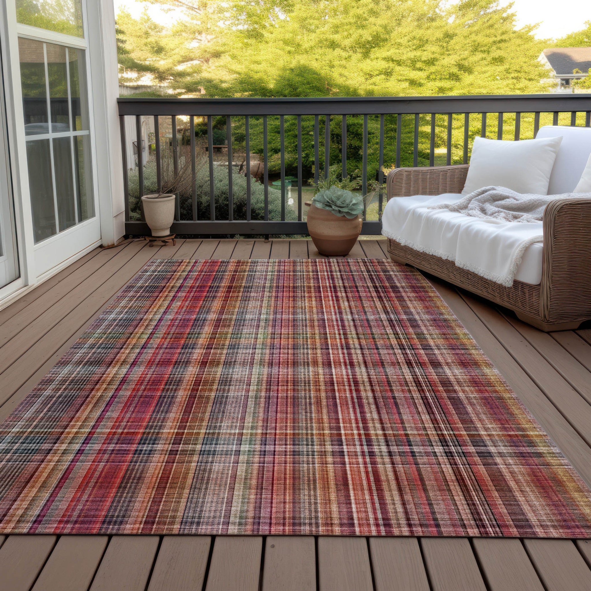 Stylish and Practical Washable Polyester Plaid Indoor-Outdoor Non-Skid and Stain-Resistant Area Rug Ideal for Homes with Pets