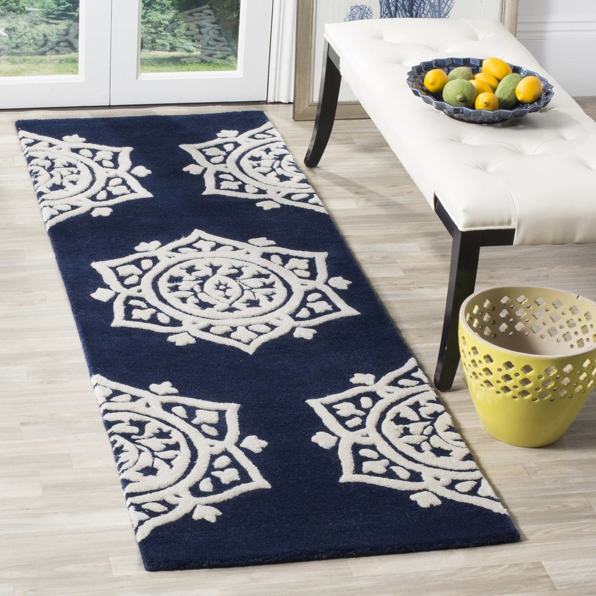Bella Collection Hand-Tufted Pure Wool Rug: Blend of Traditional and Modern Design