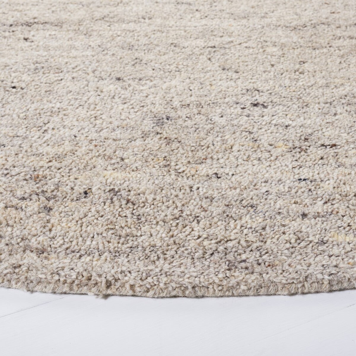Luxurious Himalayan Hand - Tufted Area Rug Crafted from an 85% Wool and 15% Cotton Blend with an Elegant Indian Design