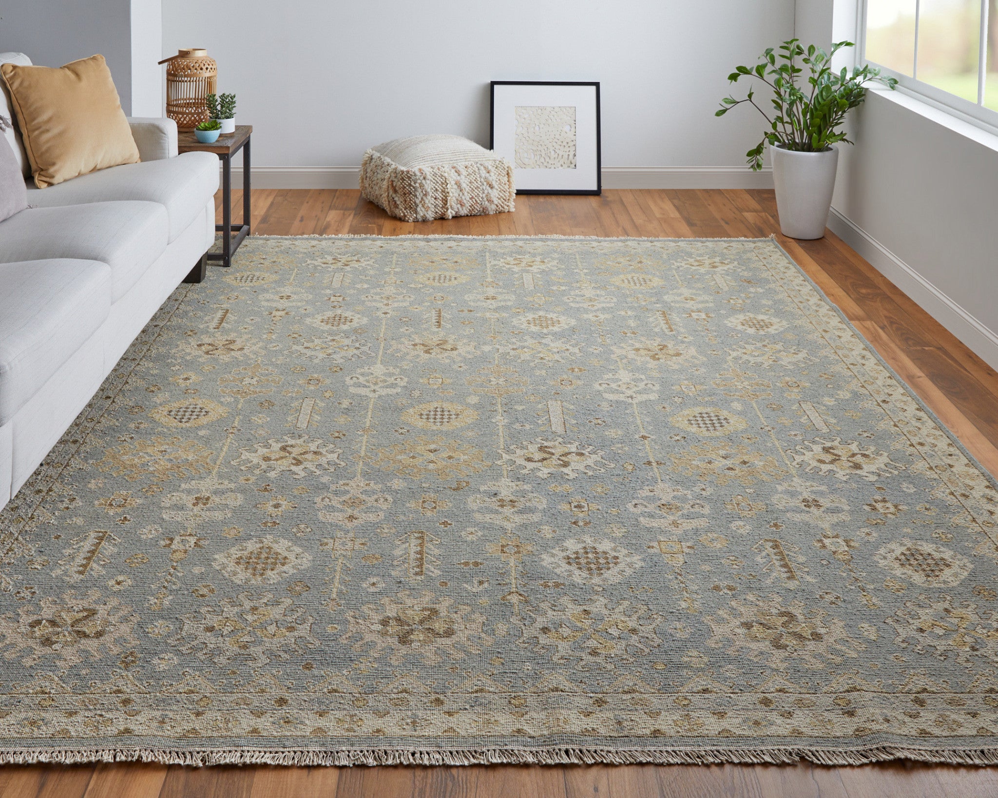 Exquisite Hand-Knotted Gray and Ivory Oriental Wool Area Rug with Fringe - Stain-Resistant and Timeless Decor Piece