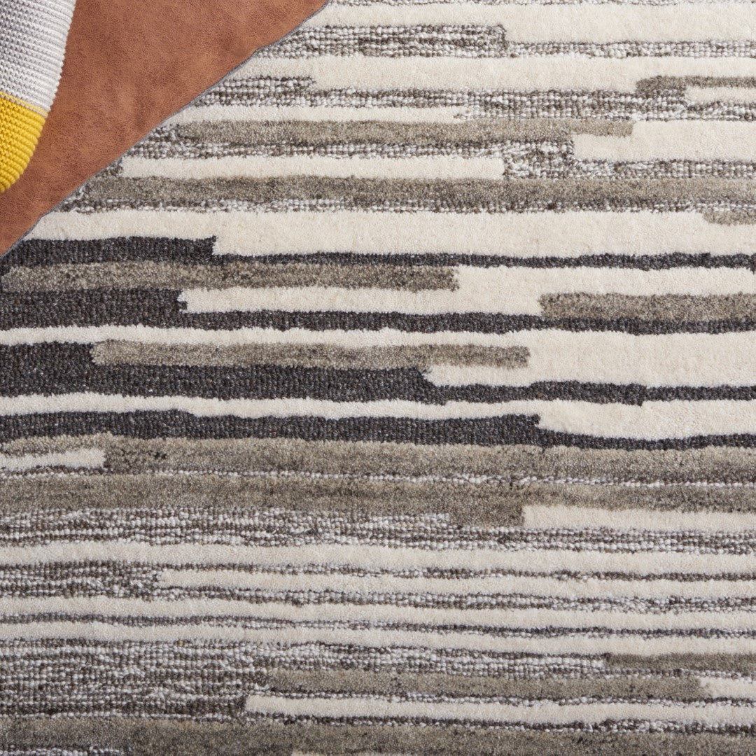 Luxurious Hand - Tufted 85% Wool Rug for Contemporary Home Decor on Fifth Avenue