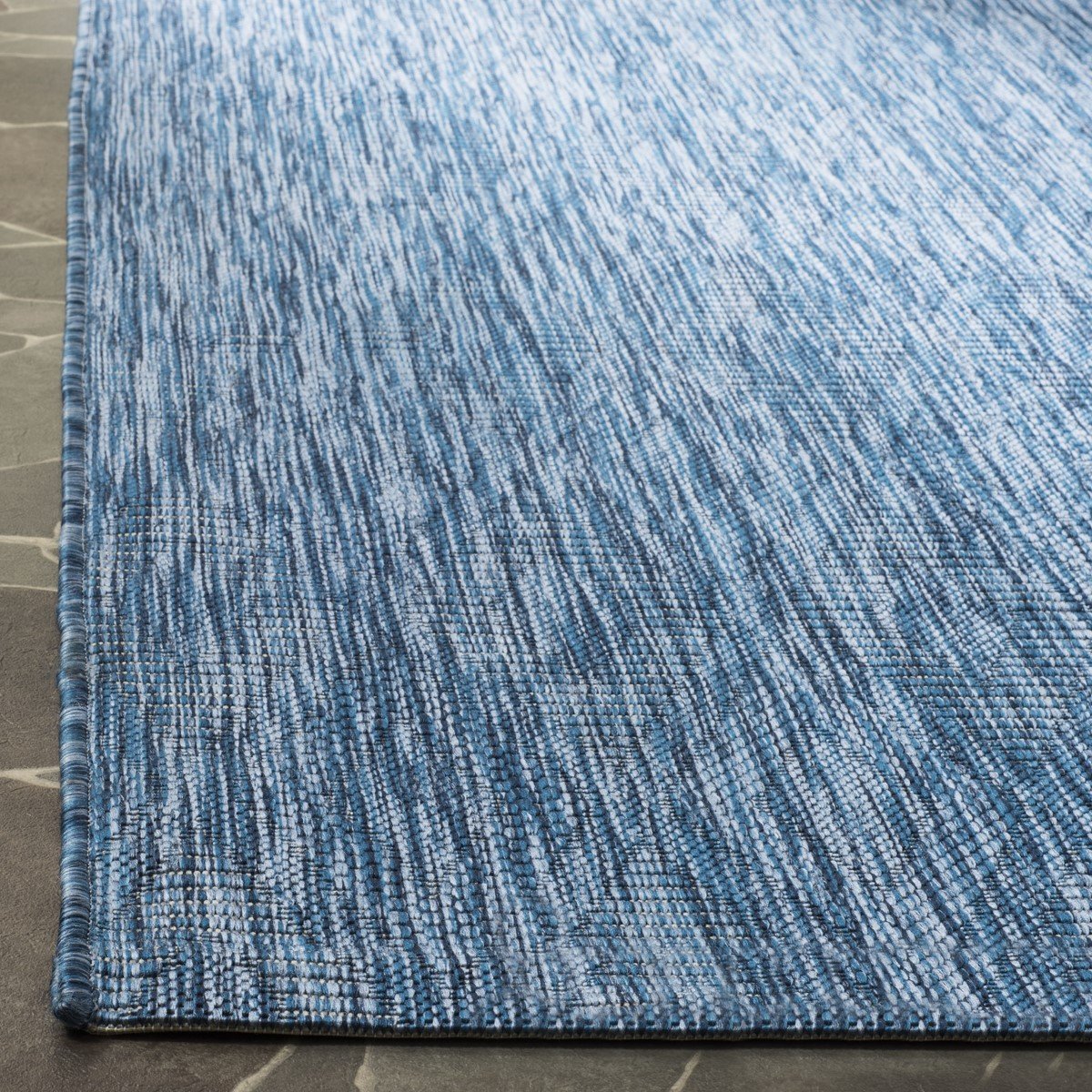 Stylish Courtyard Indoor/Outdoor Power - Loomed Rug with Diamond Motifs for Elegant Spaces