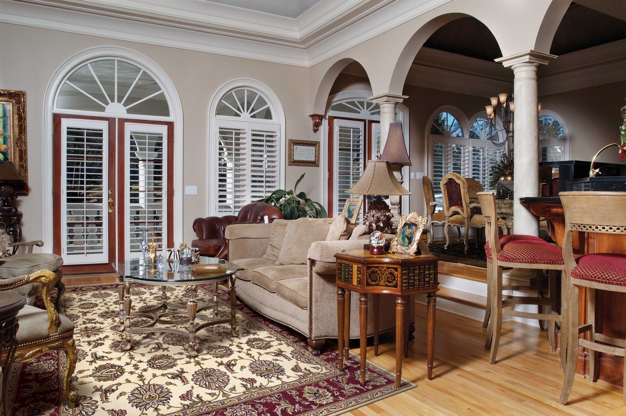 Exquisite Ivory and Red Geometric Octagon Floral Vines Area Rug - High - Quality and Stunning Artistry for Modern Residential Spaces