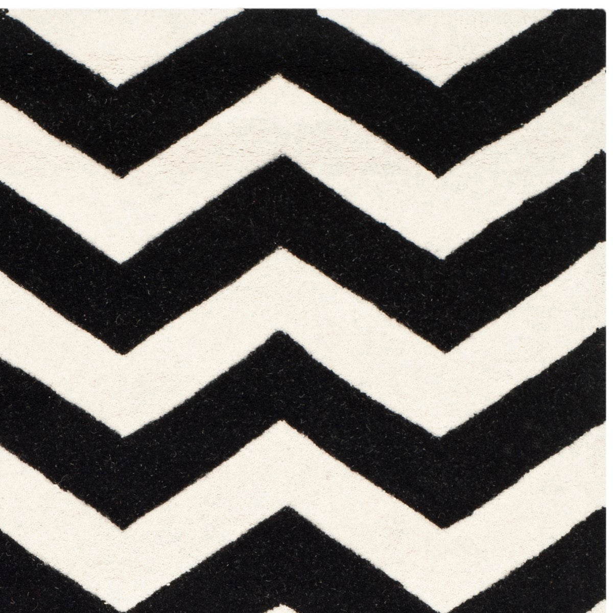 Safavieh Chatham Hand - Tufted Wool Floor Rug Featuring Stunning Elegant Moroccan Motifs in a Vivid Color Scheme for Contemporary Modern Interiors