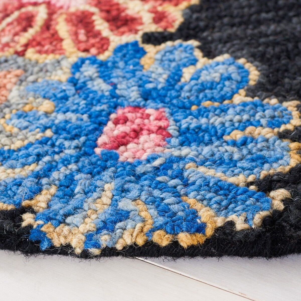 Exquisite Hand - Tufted Wool and Cotton Area Rug with a Charming Country Floral Pattern for Comfortable Home Interiors
