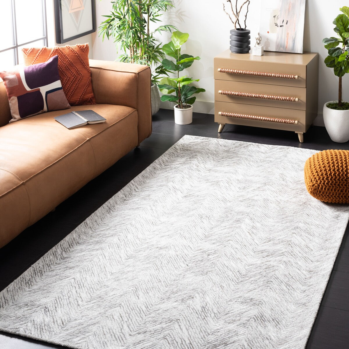 Soho Hand-Tufted Modern Area Rug - A Luxurious Combination of Viscose, Wool, and Cotton for Contemporary Living Spaces
