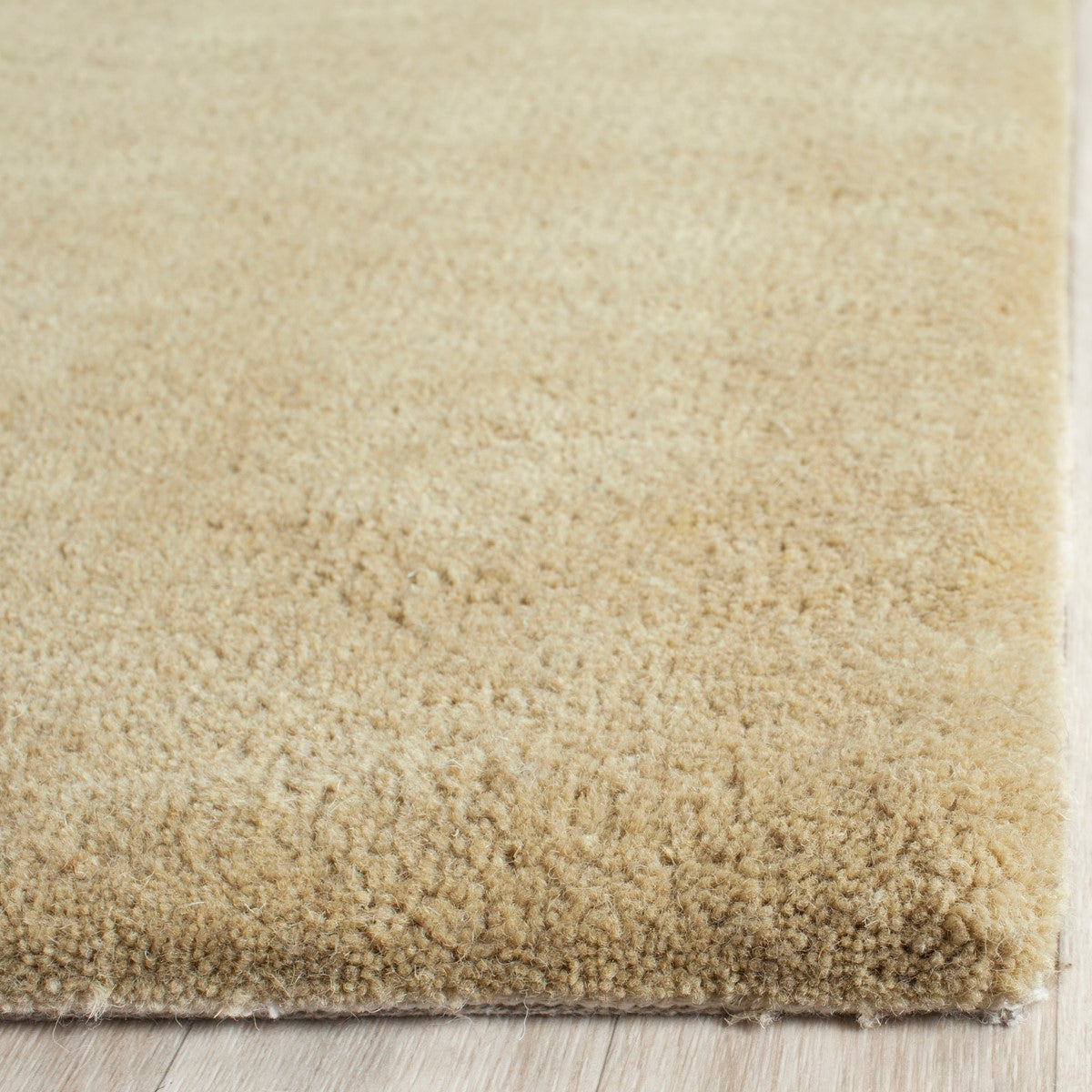 Elevate Your Home with Soho Hand-Tufted 100% Wool Rug in Transitional Style