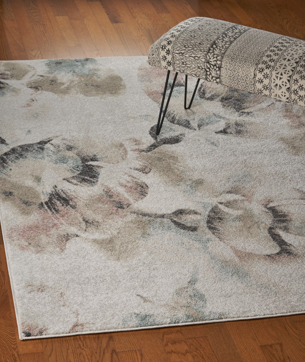 Luxurious Ivory Floral Area Rug - Stain-Resistant, Low-Maintenance Comfort