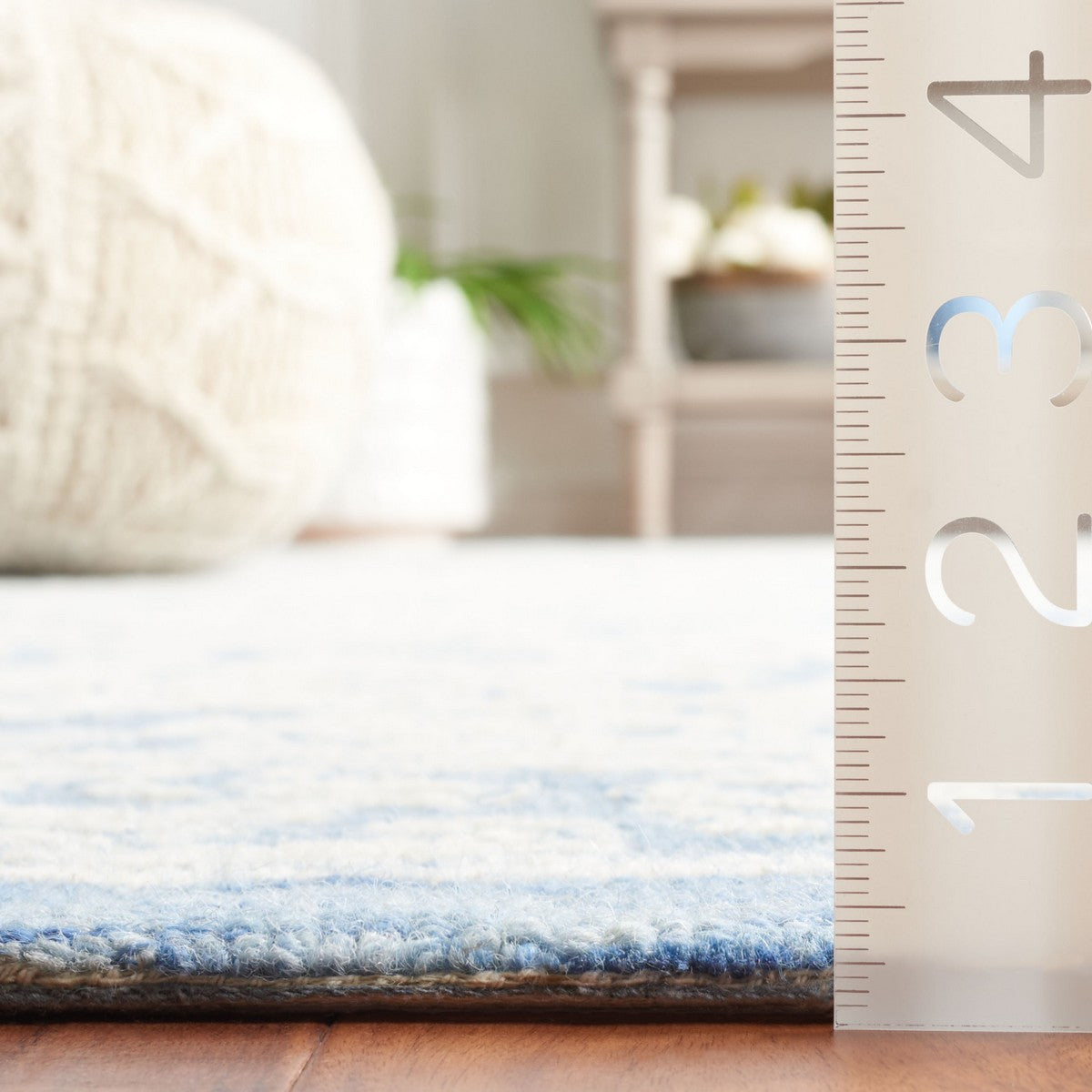 Luxurious Hand-Tufted Ebony Wool-Cotton Rug for a Stylish Space Upgrade
