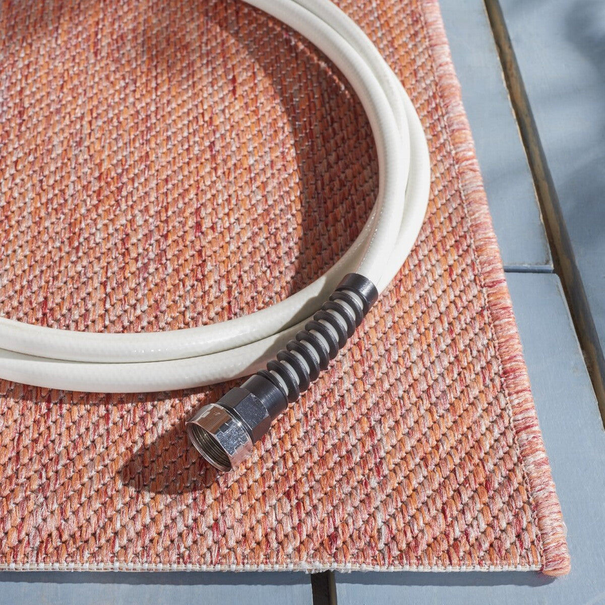 Stylish and Durable 100% Polypropylene Power-Loomed Indoor/Outdoor Beach House Rug - Easy Clean