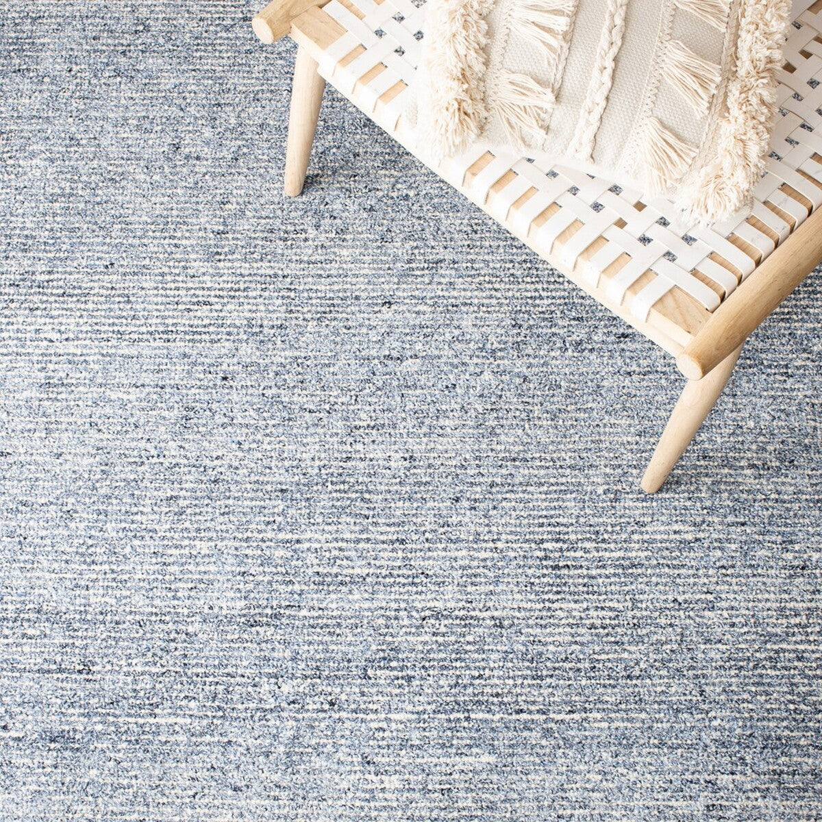 Himalaya Luxury Hand-Tufted Contemporary Floor Rug Made from a Blend of Viscose and Wool, Skillfully Crafted in India