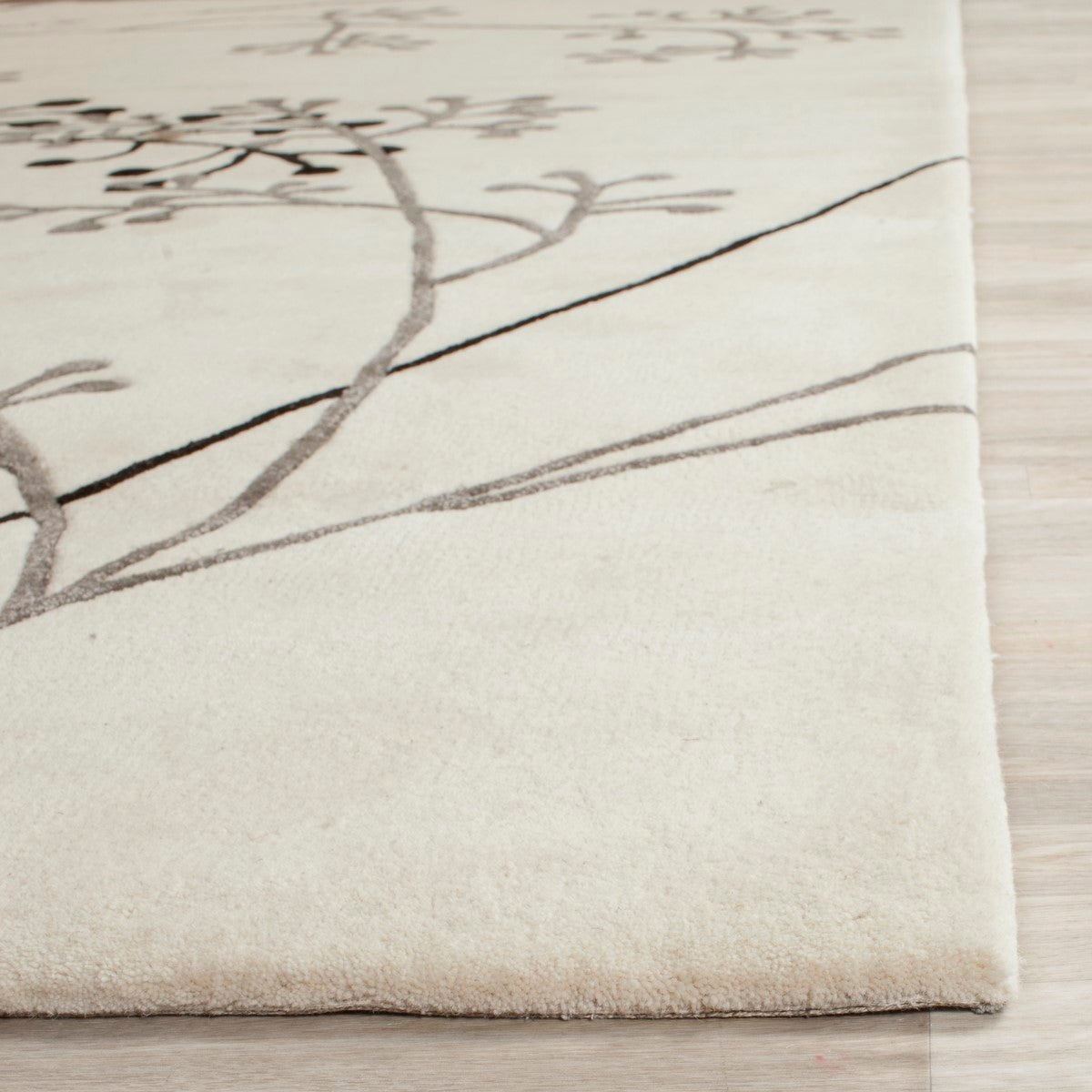 Elevate Your Home with Soho Hand-Tufted 100% Wool Rug in Transitional Style