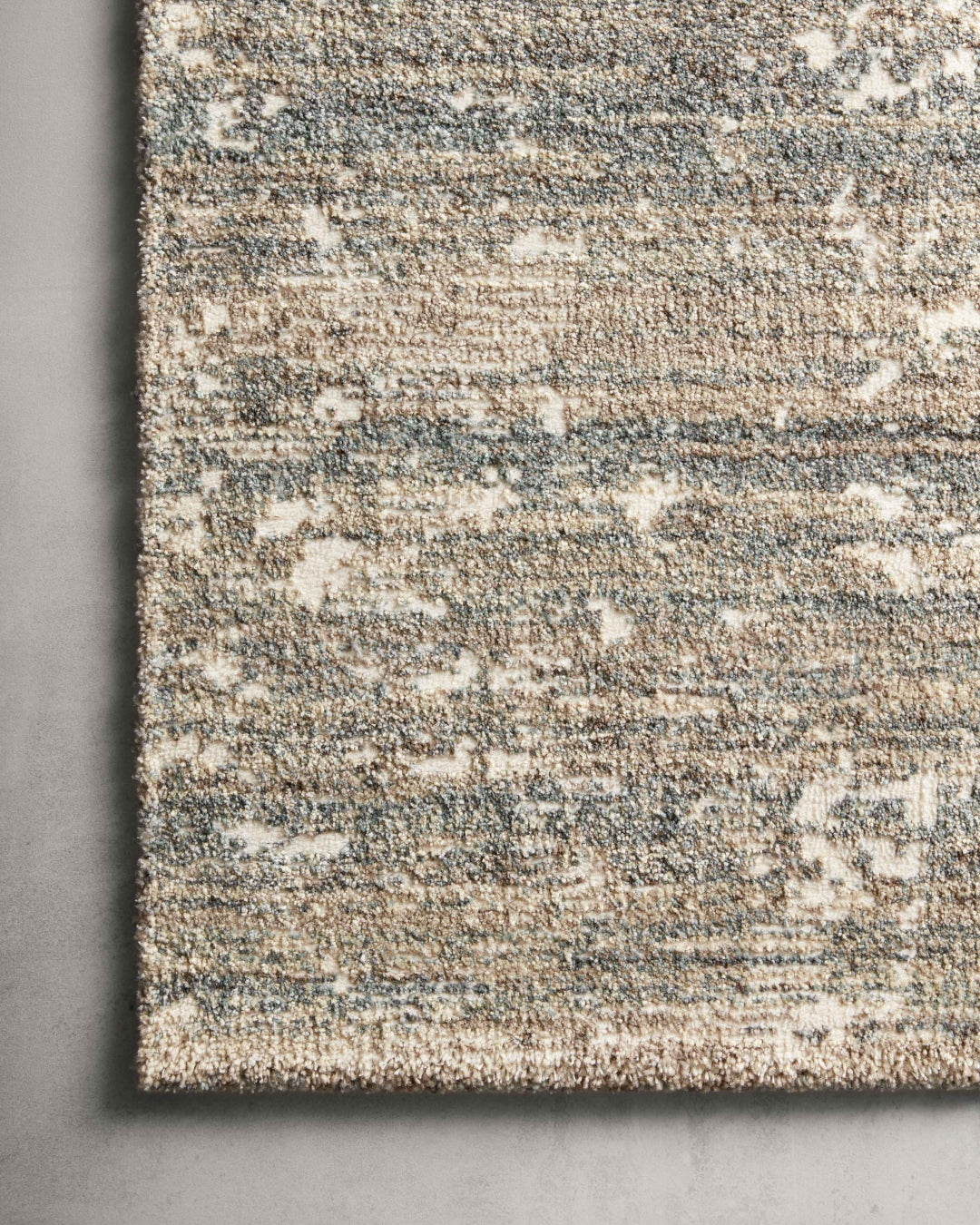 Augustus Contemporary Abstract Power-Loomed Floor Rug - Made of Luxurious Polypropylene and Polyester for Stylish Modern Living Spaces
