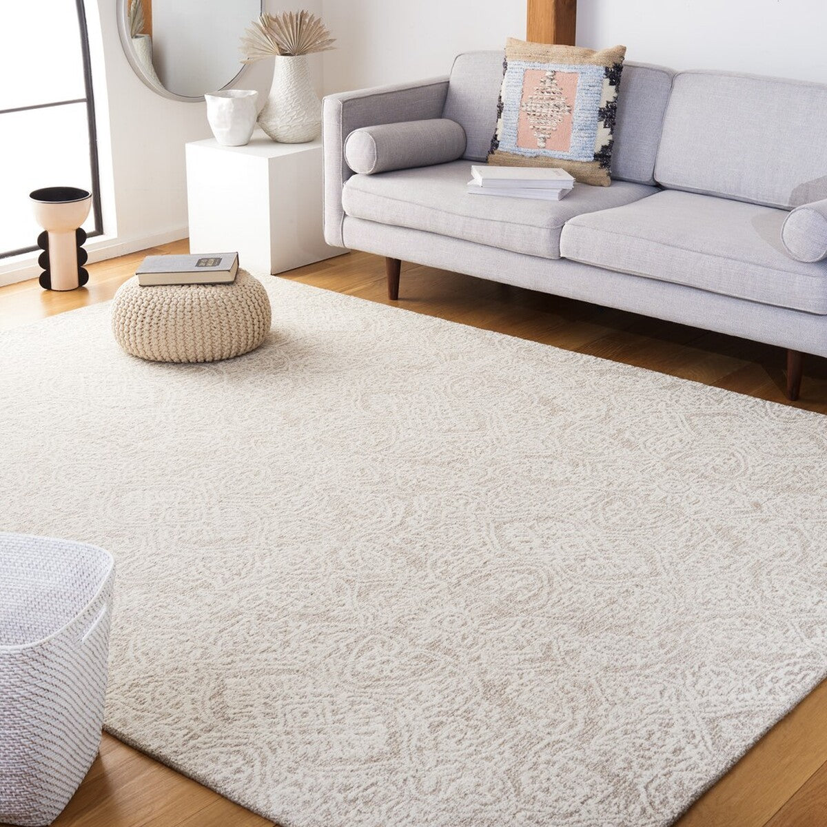 Luxurious Metro Hand - Crafted Indian Wool and Cotton Floor Rug with Latex Backing for a Comfortable Home Ambiance