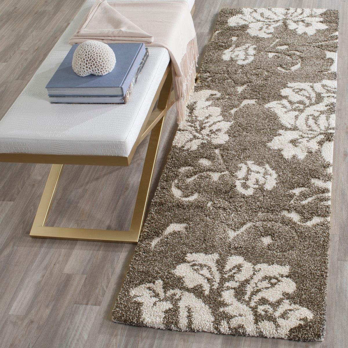 Safavieh Power-Loomed Shag Rug with Tropical Flair and Plush Botanical Motifs for Contemporary and Transitional Home Decor