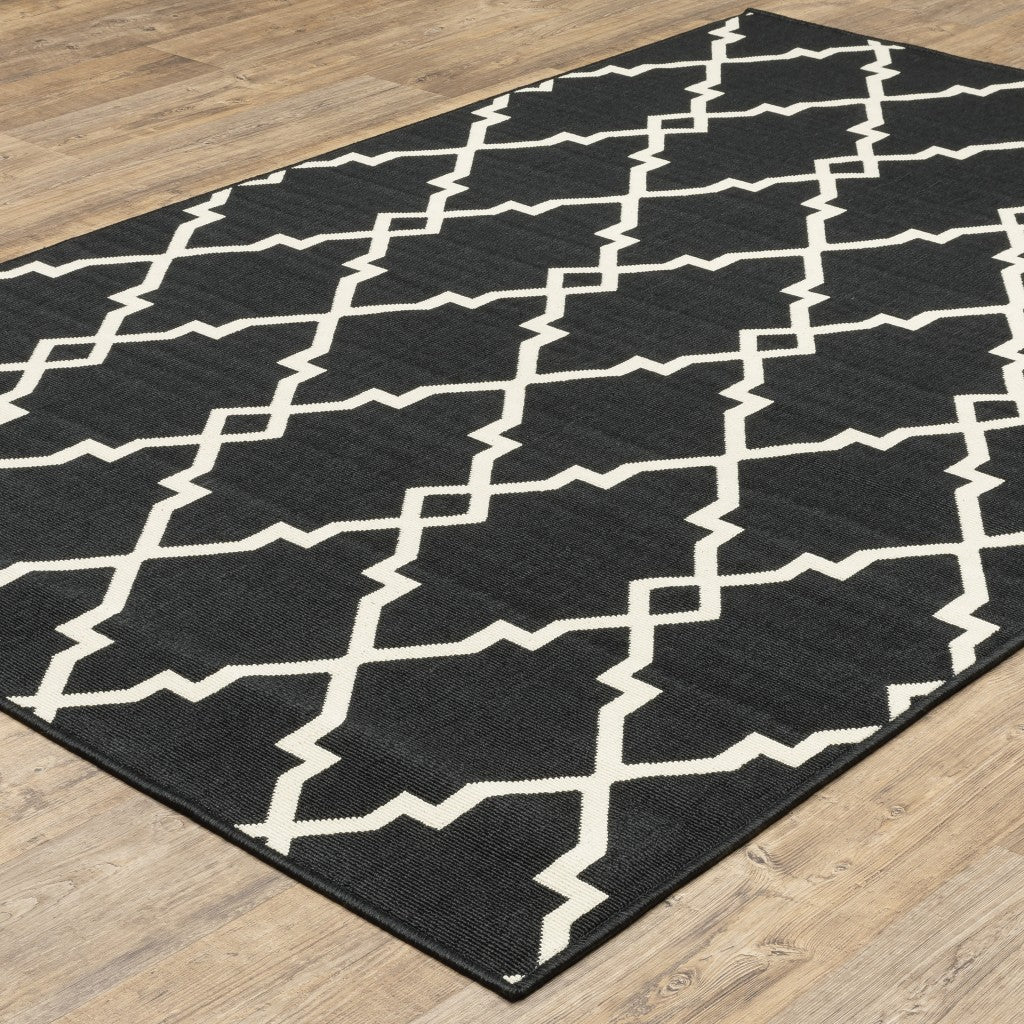 Stylish Indoor-Outdoor Black and Ivory 8x11 Area Rug for Elegant Spaces