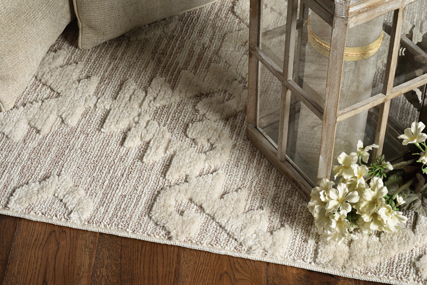 Exquisite Turkish-Style Ivory Beige Area Rug for a Cozy Home Ambiance
