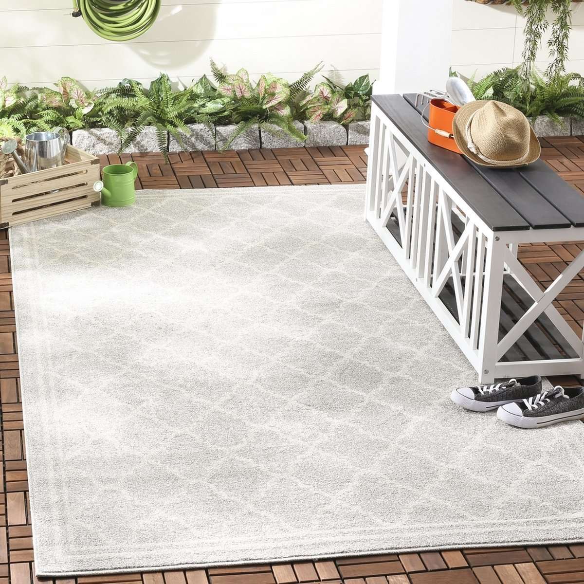 Safavieh's Amherst All-Weather Rug - Durable and Stylish for Indoor & Outdoor Spaces