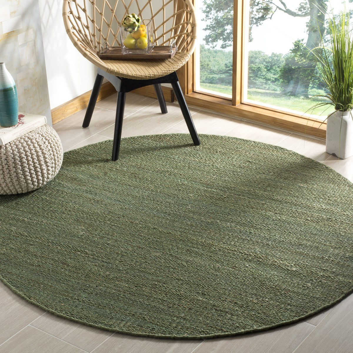Exquisite Natural Fiber Hand-Woven Jute Area Rug with a Stylish and Contemporary Design for Creating a Warm and Cozy Indoor Living Space