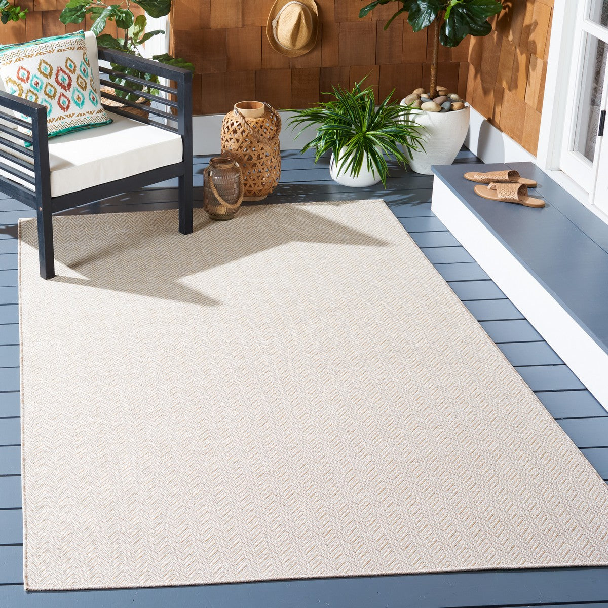 Stylish Indoor and Outdoor Hampton Power Loomed Polypropylene Area Rug - Ideal for Any Space