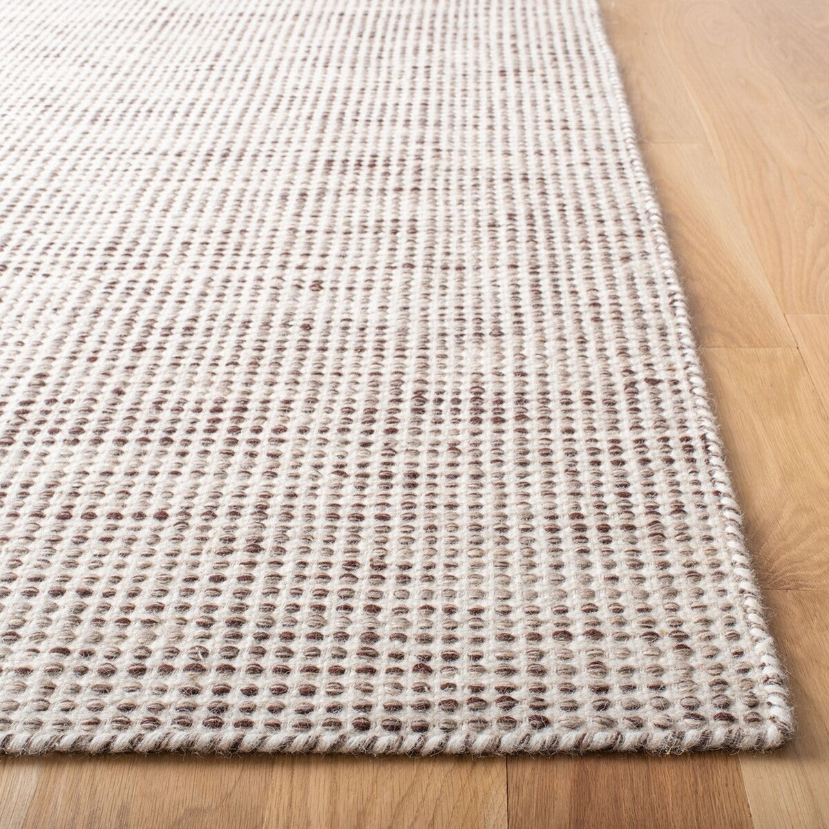 Vermont Handmade Luxury 80% Wool Area Rug with Soft Cotton Blend and Stylish Design for Sophisticated Spaces
