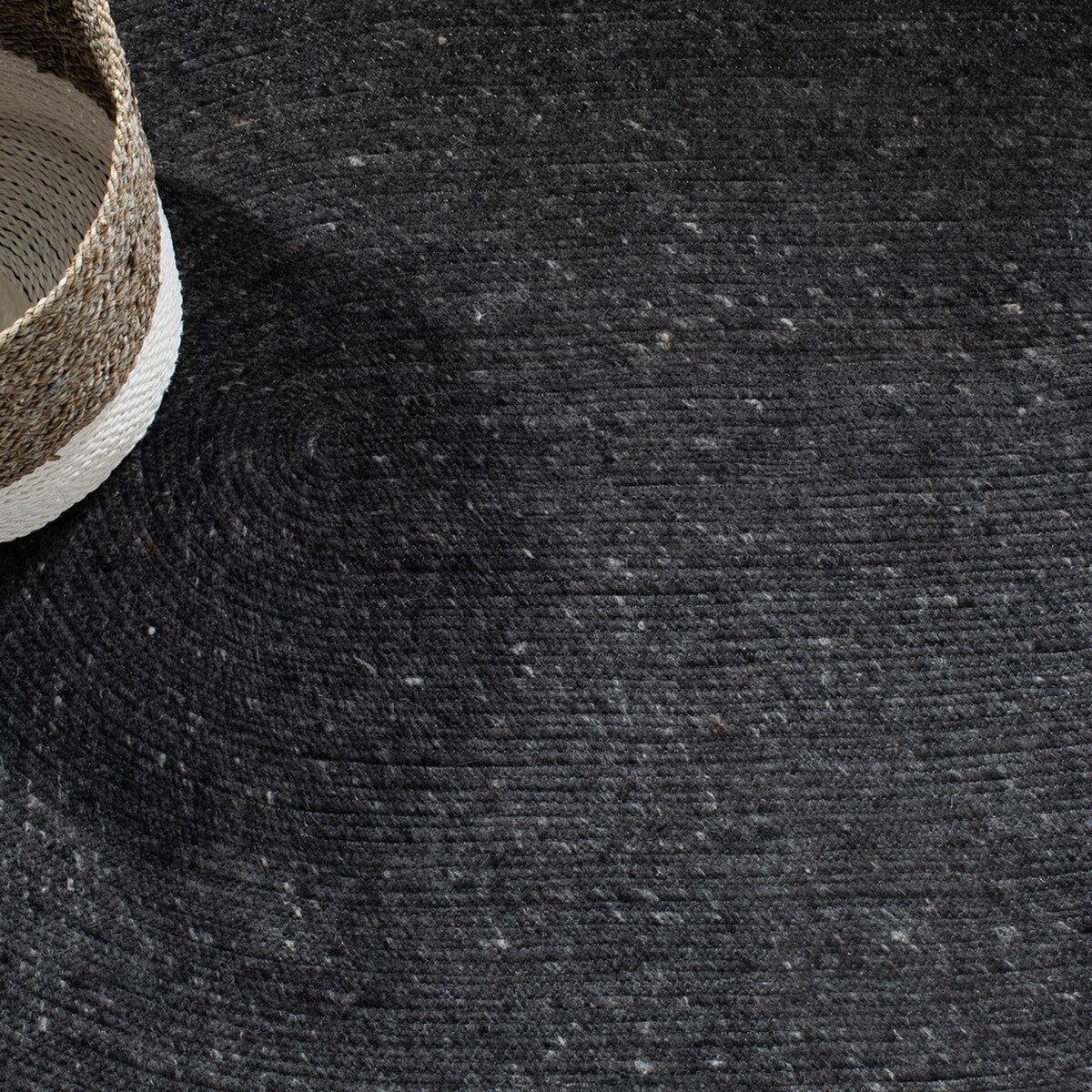 Stylish and Durable Hand - Braided Contemporary Rug: 60% Wool, 40% Cotton