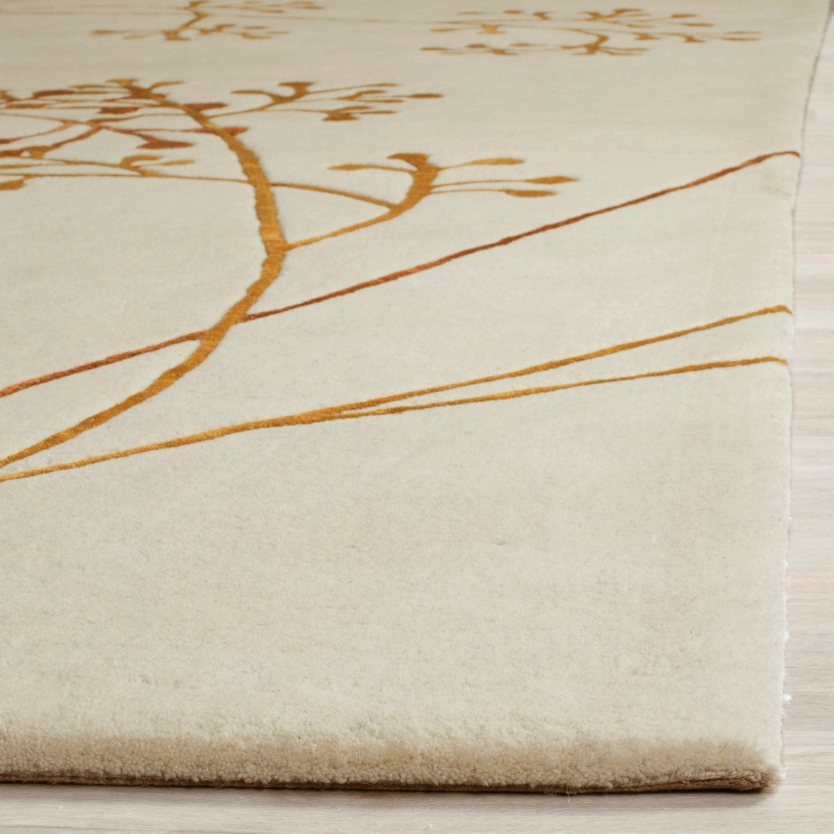 Elevate Your Home with Soho Hand-Tufted 100% Wool Rug in Transitional Style