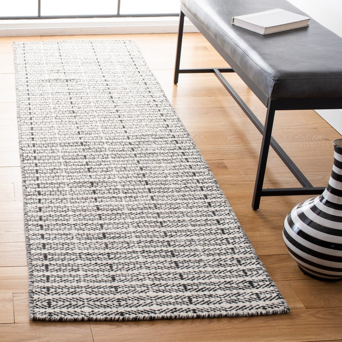 Luxurious Vermont Hand - Tufted Area Rug Crafted with 80% Wool and 20% Cotton, Featuring Soft Pile Height and Indian Artisanship